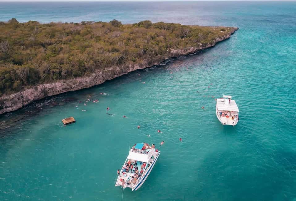 Catalina Island with Snorkel, Open Bar and Lunch - Sailing Back to La Romana: Dancing and Reflection