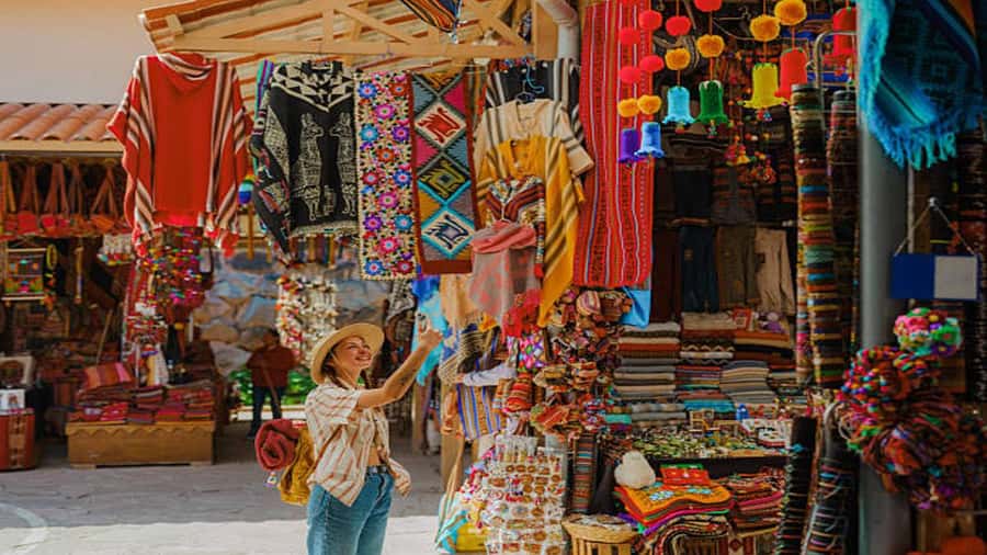 Delhi Shopping Tour: Navigate the Bazaars with a Local Pro - An In-Depth Look at the Delhi Shopping Tour