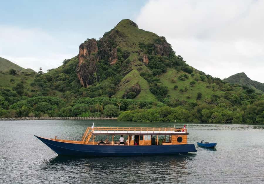 Komodo: Full-Day Sailing Trip by New Luxury Phinisi - Key Points