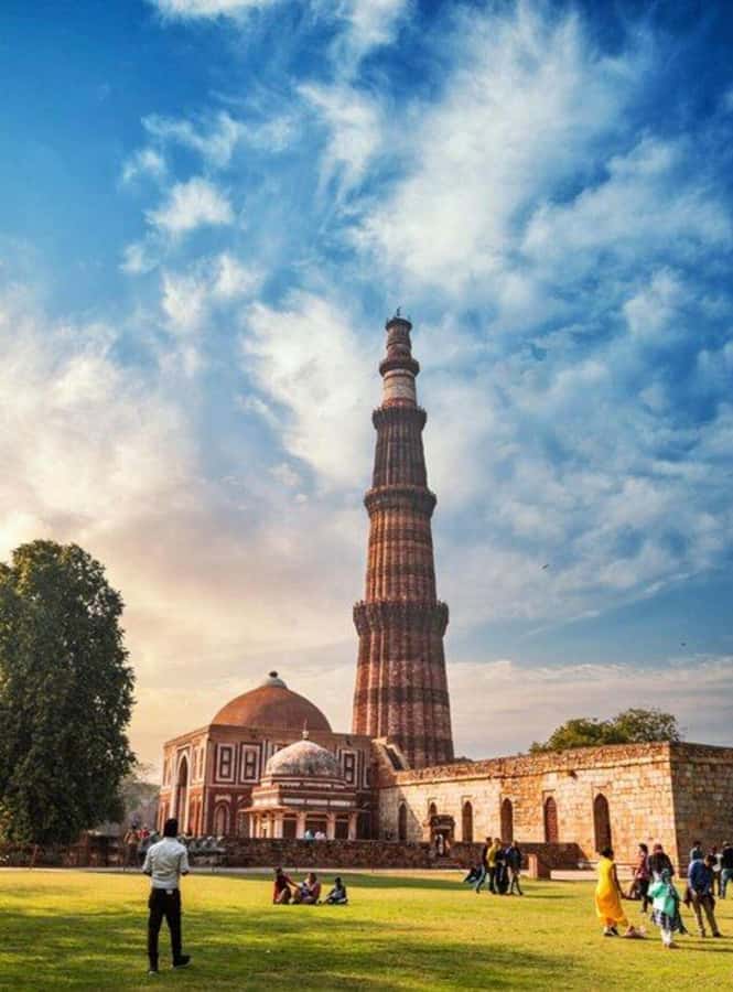 Skip-the-Line Guided Tour of Qutub Minar - Introduction to the Qutub Minar Guided Tour