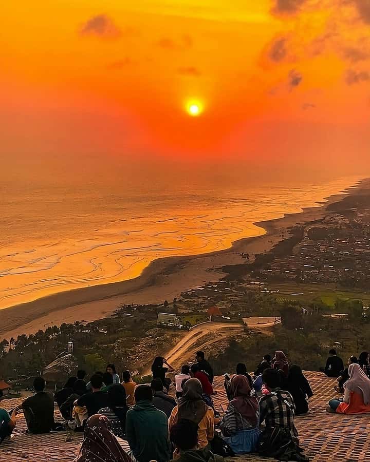 Yogyakarta: Cave, Highland, Sunset, & Night View Day Tour - FAQs