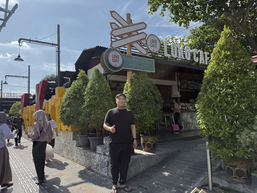 Yogyakarta: Sultan Palace and Water castle Guided Tour - Malioboro Street and Beringharjo Market