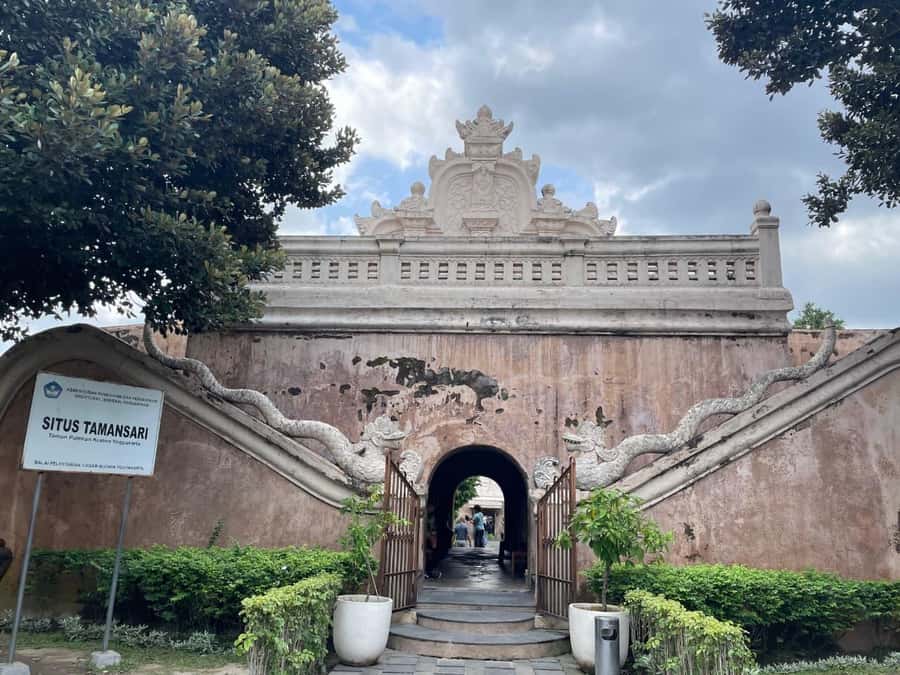 Yogyakarta: Sultan Palace and Water castle Guided Tour - Value and Authenticity