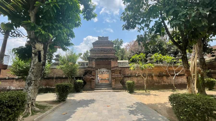 Yogyakarta: Mataram Kingdom Remains with Silver Crafting - The Keraton Kotagede: A Window into Royalty  