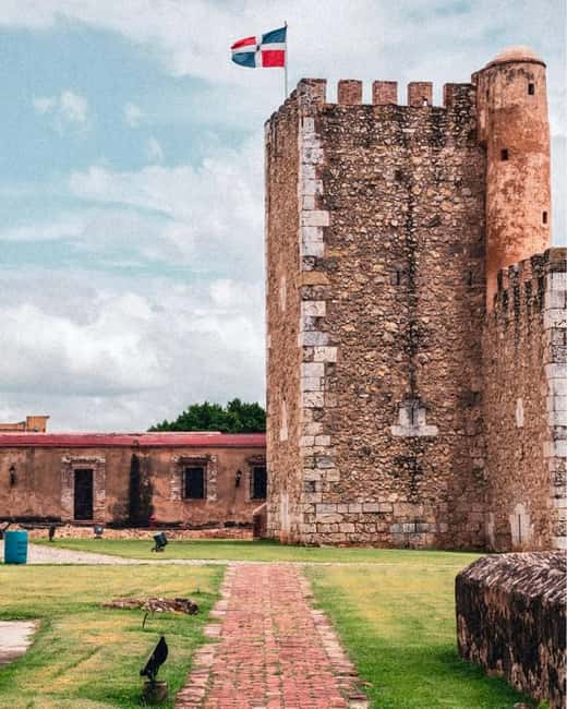 Santo Domingo: Private VIP Tour  City Tour + Beach with Lunch - Who Should Consider This Tour?