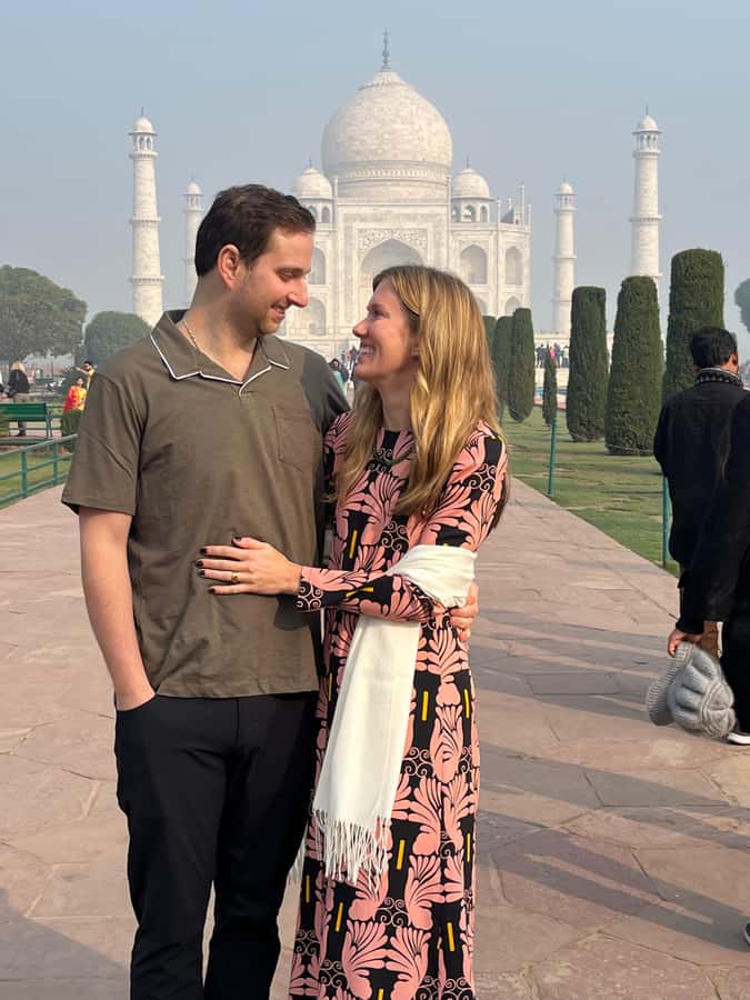 From Delhi : Agra Overnight Tour with Fatehpur Sikri - FAQs