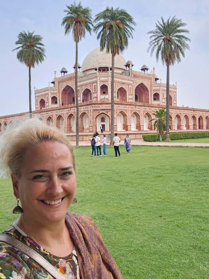 Delhi: Old and New Delhi Full Day Guided Tour with Transfers - Who Is This Tour Best For?