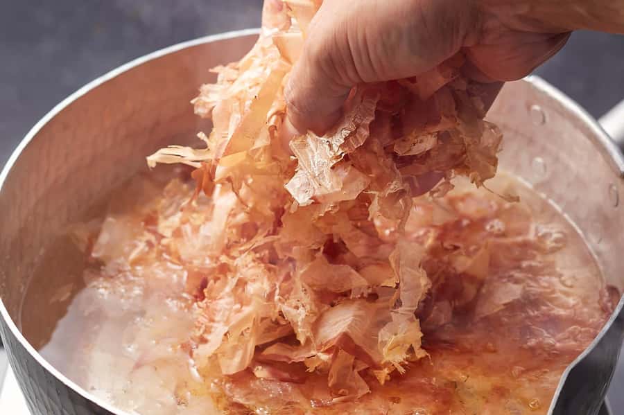 UMAMI-Tour: Sushi, Dashi, Miso soup & Calligraphy Workshop - Key Points