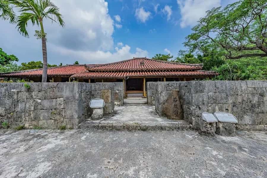 Okinawa: Shurijo Castle & Gyokusendo Cave Guided Tour - The Sum Up