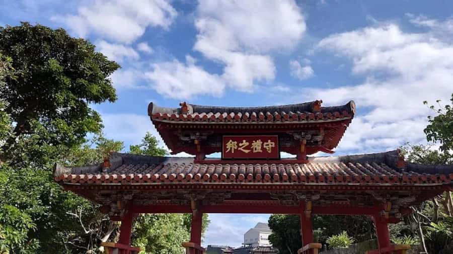 Okinawa: Shurijo Castle & Gyokusendo Cave Guided Tour - A Detailed Look at the Tour Experience