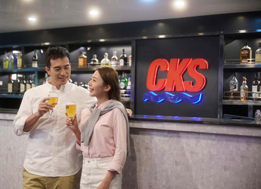 Hong Kong: Oriental Pearl Night Bar & Sightseeing Experience - Discovering Hong Kong’s Nighttime Charm from the Water