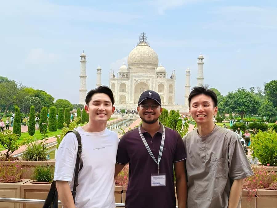 Taj Mahal Tour w/ High-Speed Train Experience -All Inclusive - Discovering Agra Fort: Mughal Grandeur