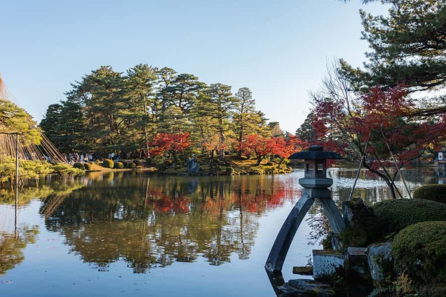 From Tokyo: Day Trip to Shirakawago & Kanazawa - Transport & Group Size