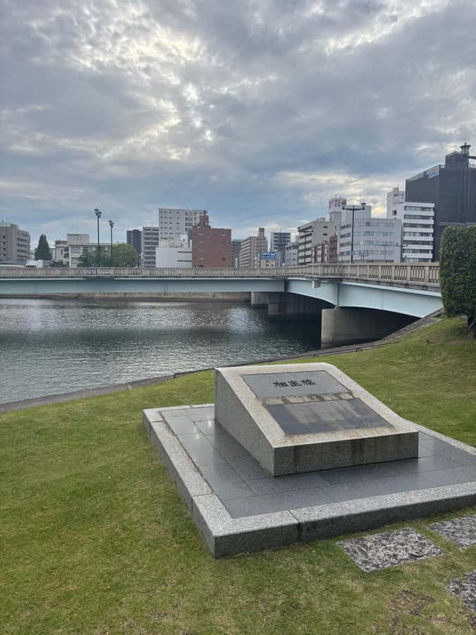 Hiroshima Peace Memorial Park: Discover the stories behind the monuments - An In-Depth Look at the Hiroshima Peace Memorial Park Tour