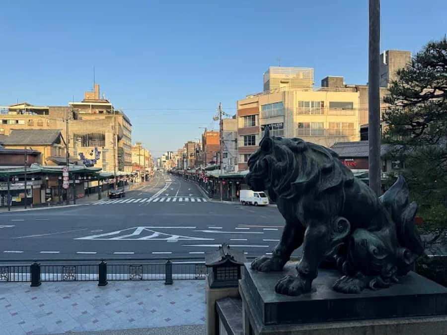 Moonlit Whispers of Kyoto:A Guided Romantic Night Walk Tour - Good To Know