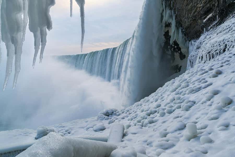 Private Niagara Winter Tour w/ 4 Attractions & Syrup Taste - Key Points
