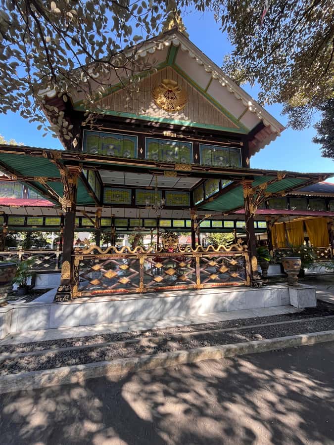 Yogyakarta: Sultan's Palace, Borobudur & Sunset Tour - Exploring the Yogyakarta: Sultans Palace, Borobudur & Sunset Tour