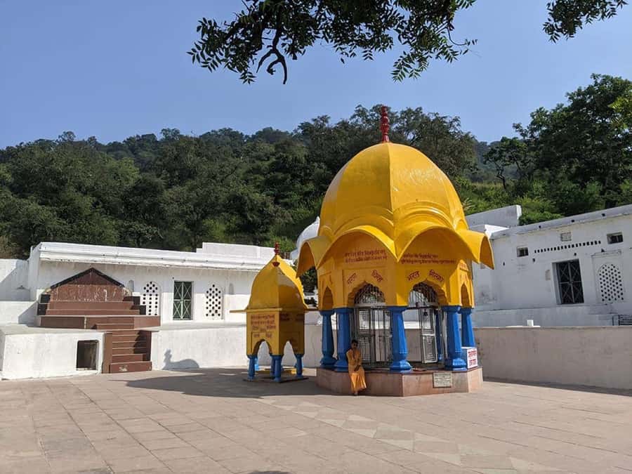 Same-Day Chitrakoot Tour: Temples, Caves & Waterfalls - Practical Details and What to Expect