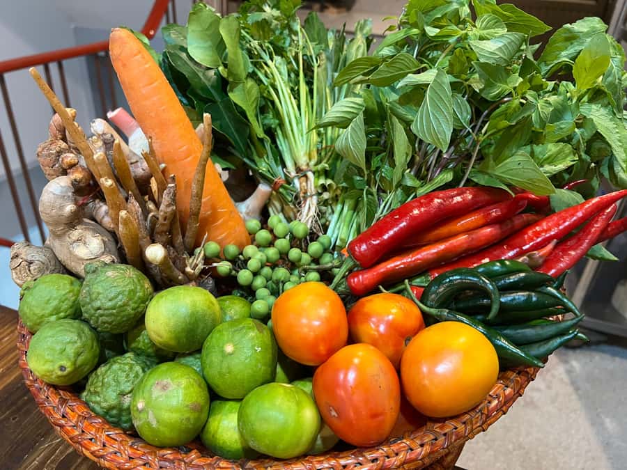 Bangkok: Market Tour, Cooking Class, & Temple Visit - Key Points