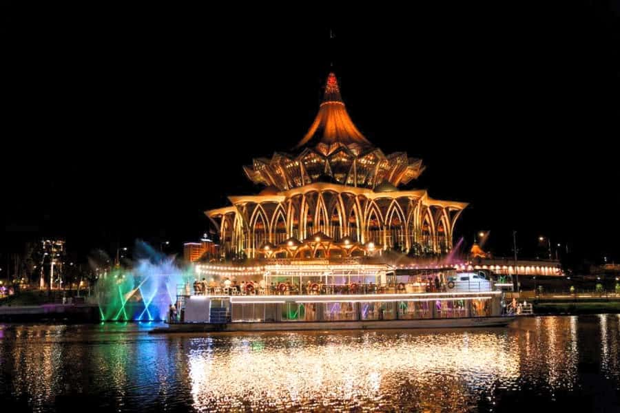 Kuching: Royal Cruise, Sunset, Live Show & Optional Dinner - Practical Details and Tips