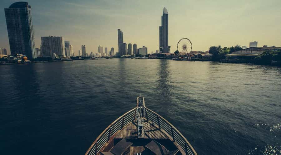 Bangkok: Michelin-Starred Dinner Cruise on on Pruek Cruise - Drinks and Atmosphere