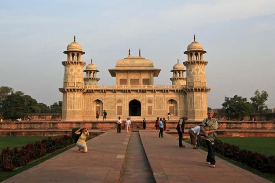 Delhi to Agra: Taj Mahal Private Day Tour with Transfers - Key Points