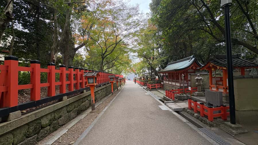 Kyoto: Geisha Area & Yasaka Shrine Walk (Eng & Arabic) Guide - Good To Know