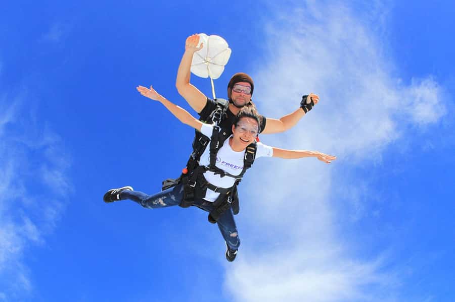 Pattaya-Bangkok Tandem Skydive with Ocean Views - FAQ