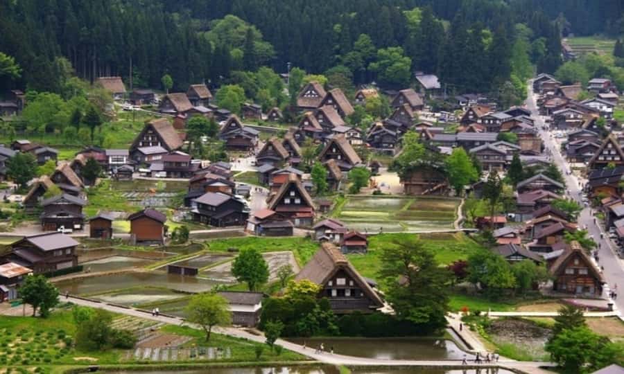 Nagoya: Shirakawa-go, Takayama & Snow Wall 2-Day Tour - The Itinerary in Focus