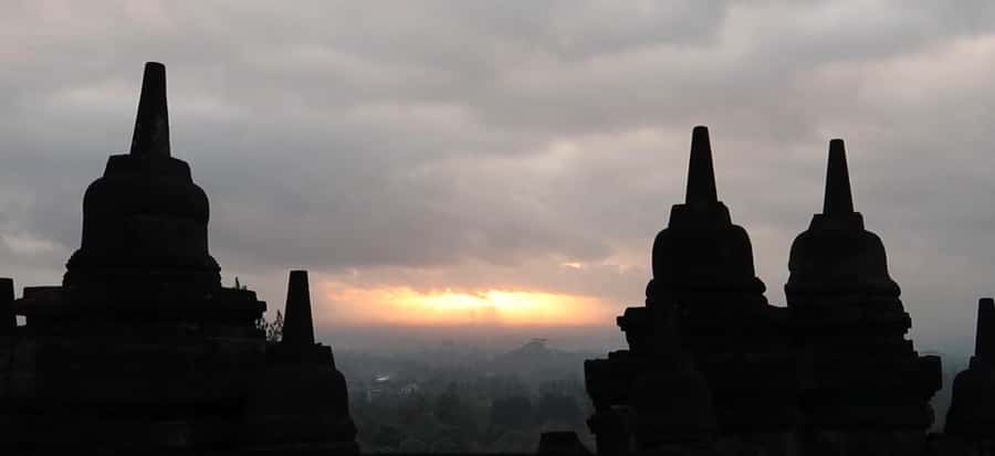 Borobudur-Prambanan-Getek: Sunset Triple Tour Experience - The Magic of Getek Balong and the Sunset
