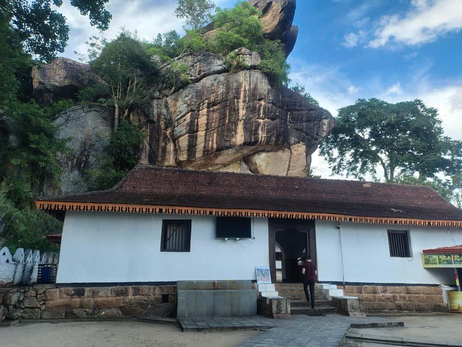 Colombo: Kandy Temple & Ridi Viharaya( Silver Temple) - FAQ