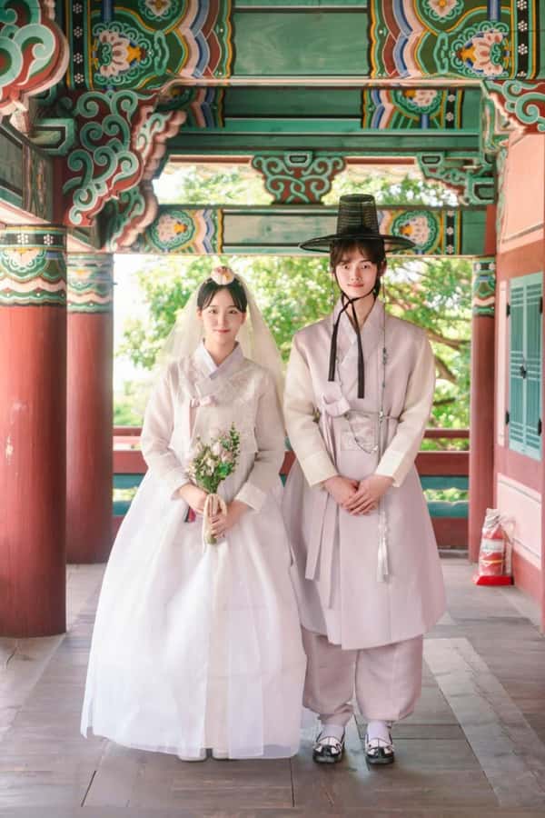 Jeju: Day Tour Hanbok, HALLASAN, Camellia, Sauna (W/pick-up) - Relaxing at Yongduam Haesoo Land Jjimjilbang