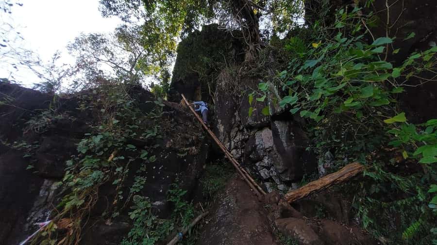 Makassar: Sunset Trek Bulusaukang  Mountain from the City - Starting the Trek: Forest and Culture
