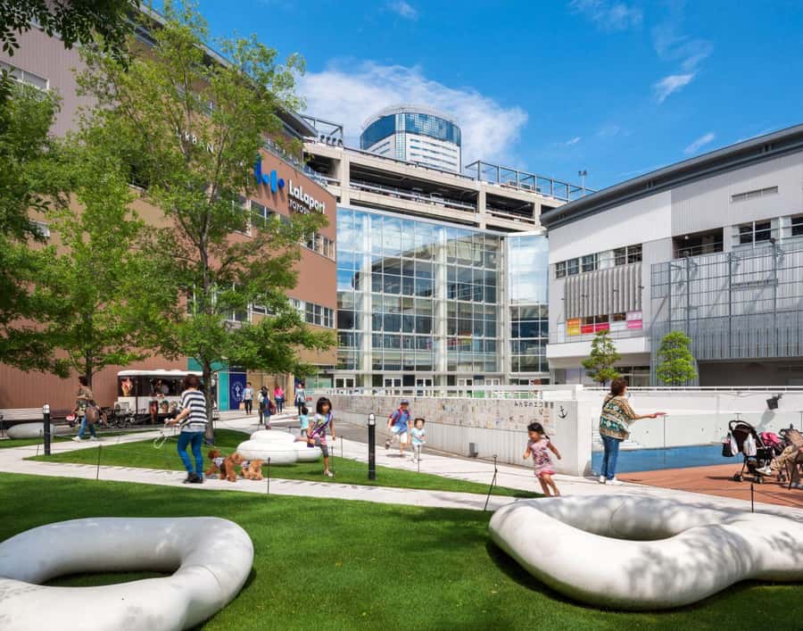 Tokyo's Hidden Gem: Modern Toyosu Market Coastal Tour - Discovering Toyosu: A Fresh Perspective on Tokyo’s Waterfront