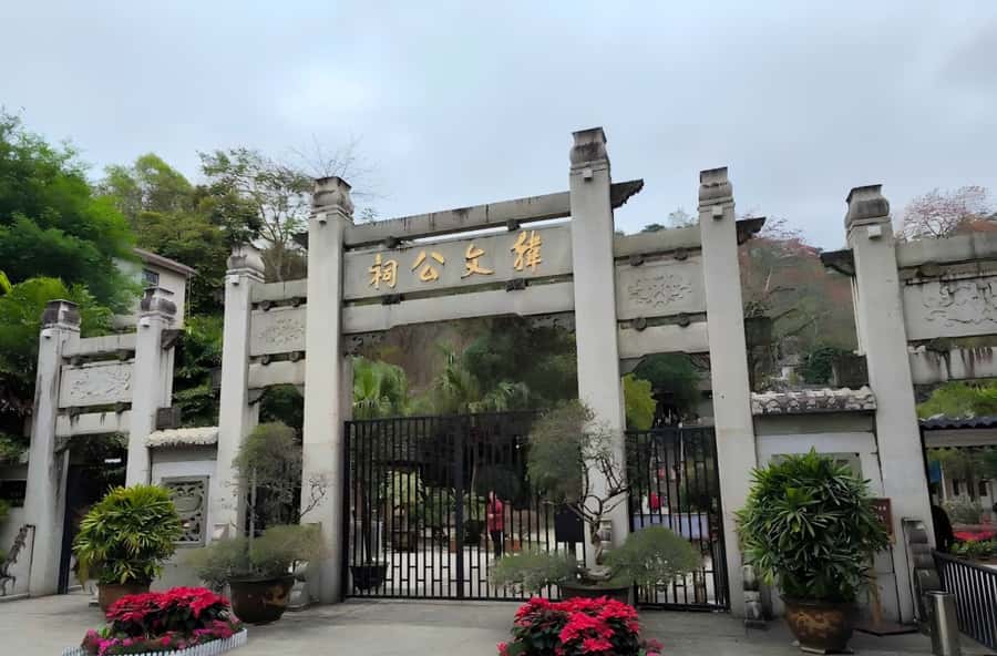 Shantou 1 day Tour: Longhu Ancient Village & Kaiyuan Temple - Good To Know