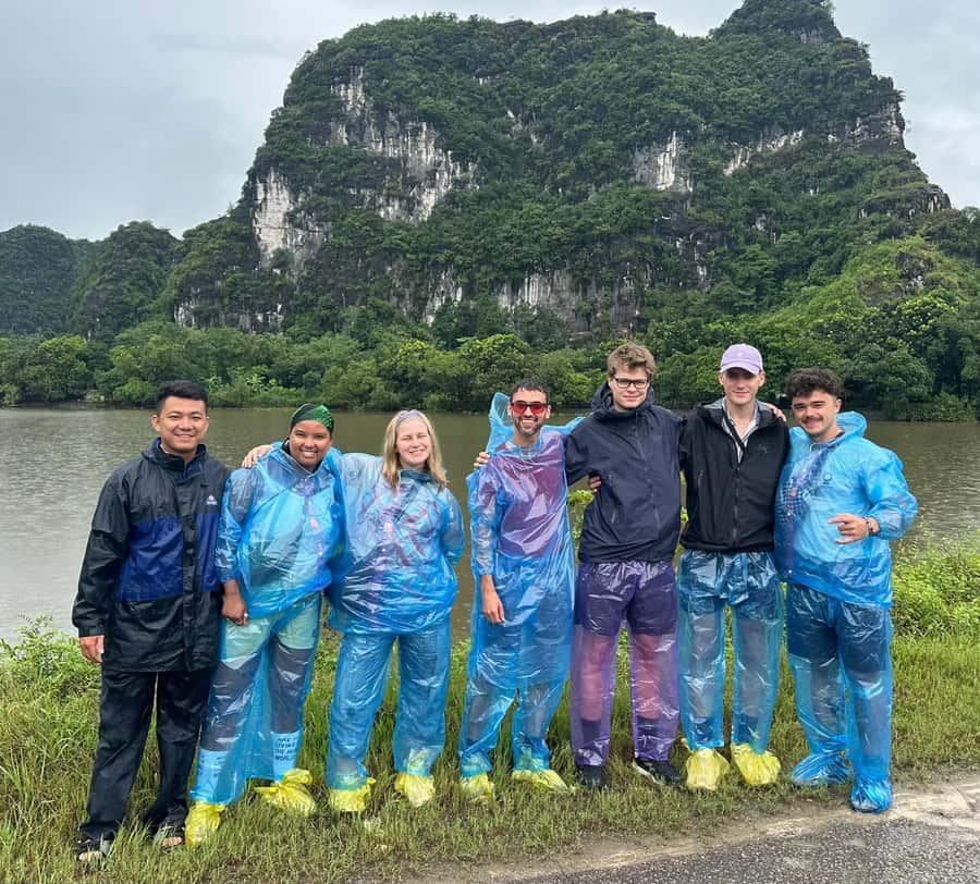 Ninh Binh: Tam Coc, Thai Vi, Bich Dong, Mua Cave Day Trip - Climbing to Bích Động Pagoda