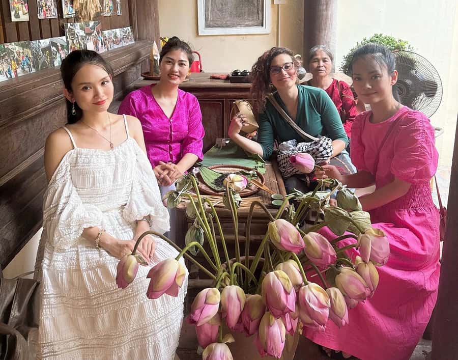 Hanoi: Private Culture and Food Walking Tour-Full experience - Tasting Hanoi: Street Food with a Local Twist