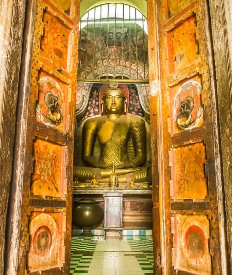 Kandy: Carvings, Stone Temples & Sacred Rituals Day Tour - The Sacred Rituals at Temple of the Sacred Tooth Relic