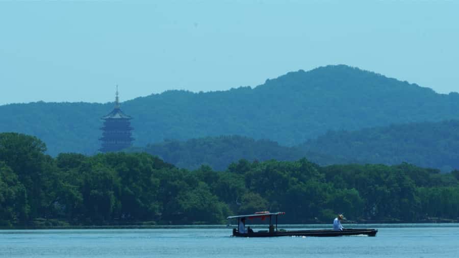 Hangzhou: West Lake Yuloh Boat with Local Guide - Authentic Experiences & Tips from Reviews