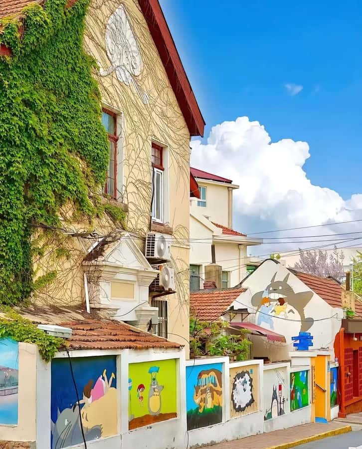 Qingdao: Offshore City Highlights with Fan Workshop & Market - Modern Qingdao and Vibrant Markets