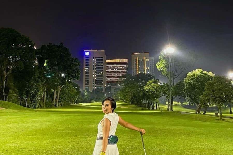Jakarta: Senayan Night Golf with City Views and Transfer - Key Points