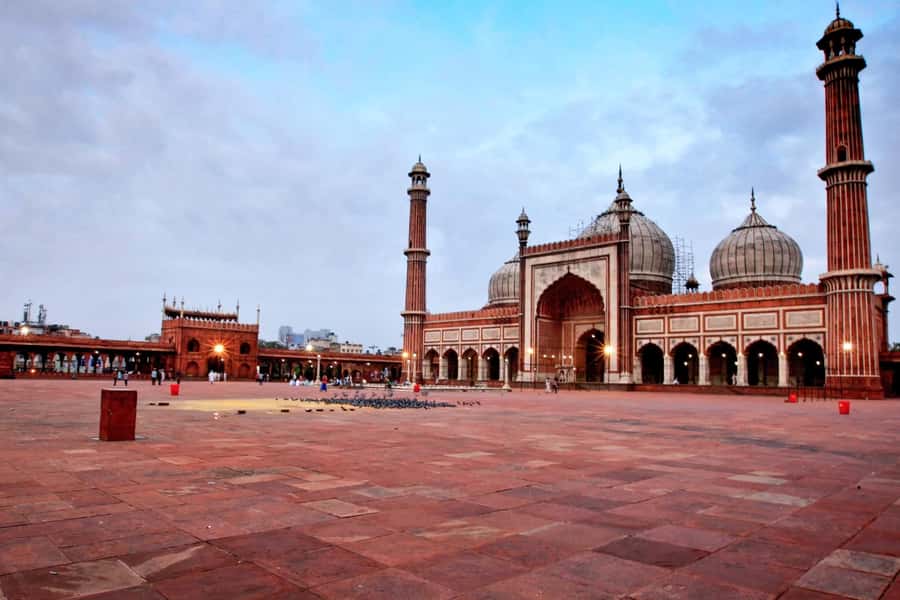 Delhi: Old Delhi Walking Tour with Rickshaw Ride - Who Will Find This Tour Most Valuable?