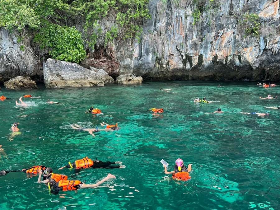 Andaman Zenith: Phi Phi Sunset + 4 Island Masterpiece Tour - Exploring Phi Phi Leh: Viking Cave & Pileh Lagoon