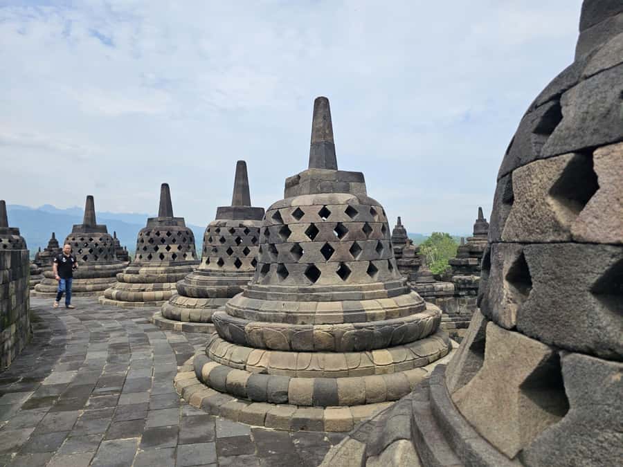 Yogyakarta: Borobudur Temple & Setumbu Hill Sunrise Tour - Authentic Insights from Reviewers
