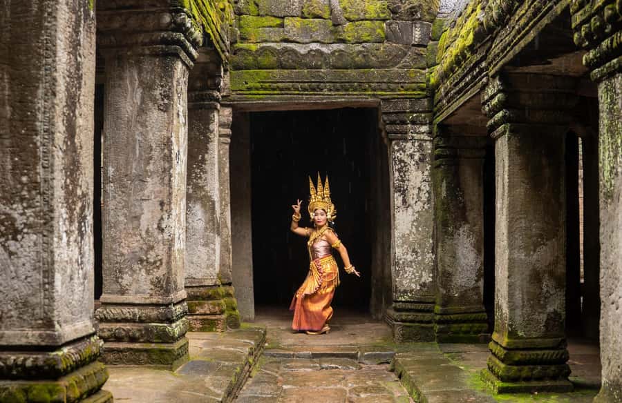 Custom Editorial-Style Photoshoot: Angkor Wat or Siem Reap - Discovering the Experience