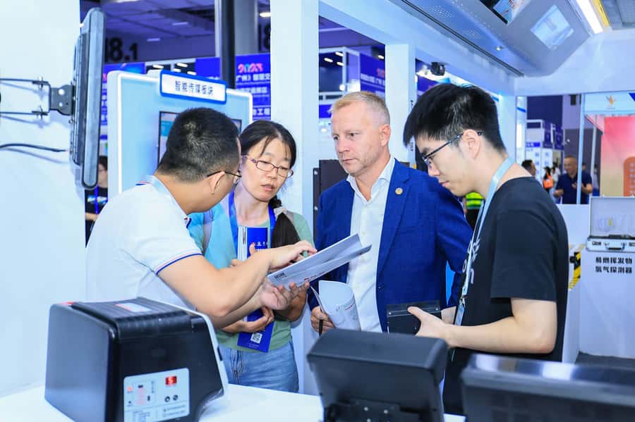 Guangzhou: Wholesale Market Tour with Translator - Key Points