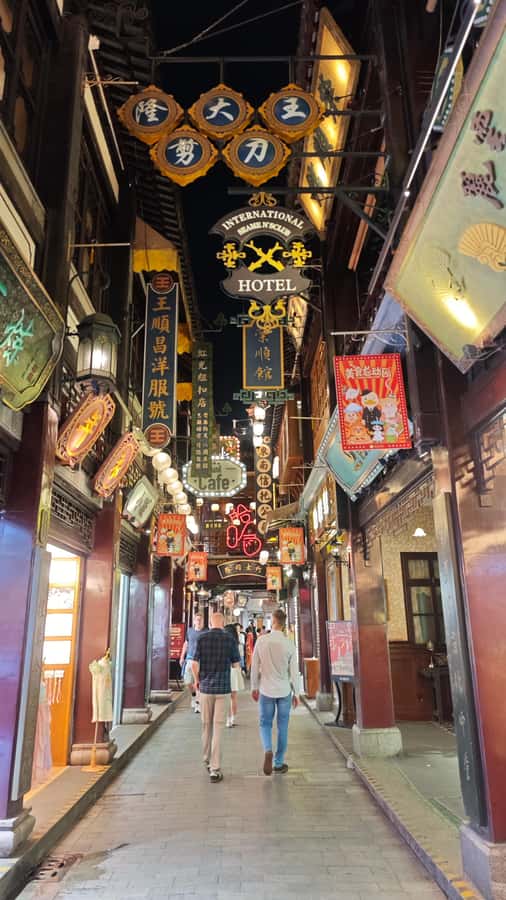 Shanghai Night Tour: Old Town, Local Dinner & Rooftop Bar - FAQ