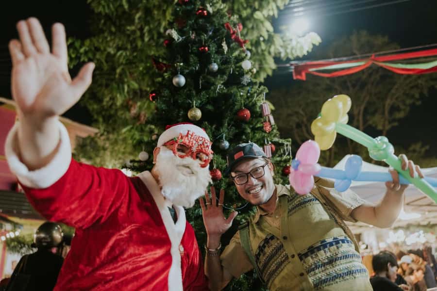 Private Christmas Walking Tour in Seoul with Sweet Hotteok - Key Points