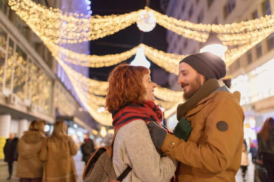 Private Christmas Walking Tour in Seoul with Sweet Hotteok - Duration and Group Size