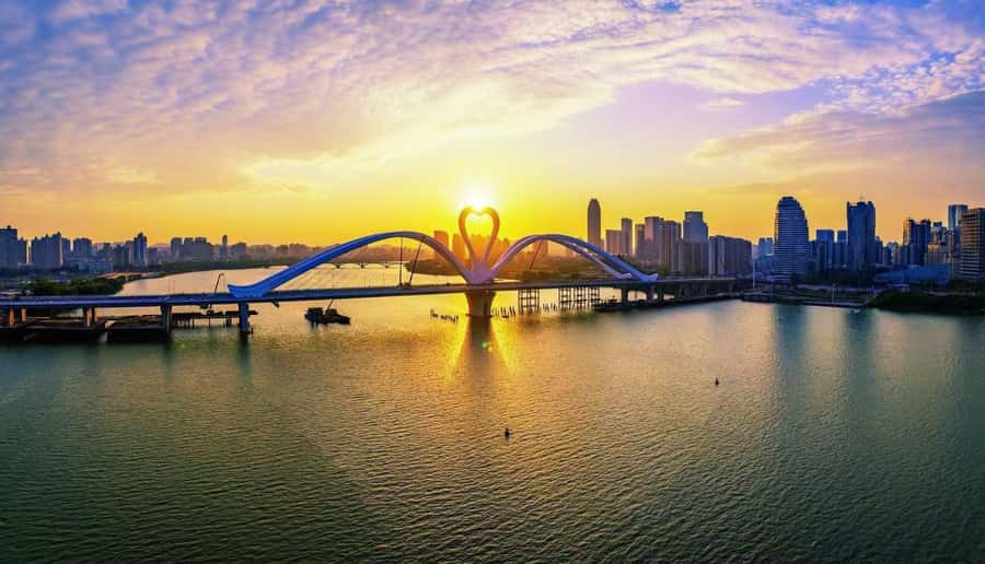 Huizhou Old Town City Walk  Lake, History & Local Life Tour - An In-Depth Look at the Huizhou Old Town City Walk